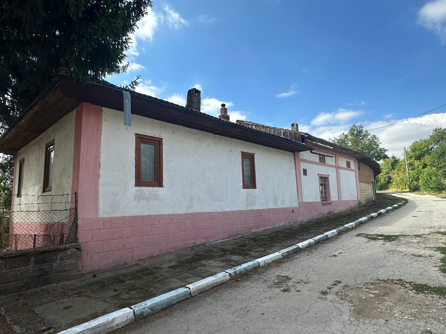 The Albion House – Lom Cherkovna in Lom Cherkovna